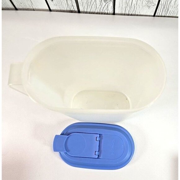 Vintage Tupperware Pitcher #2009B with Blue Lid Oval 64 oz. Capacity - Picture 5 of 11